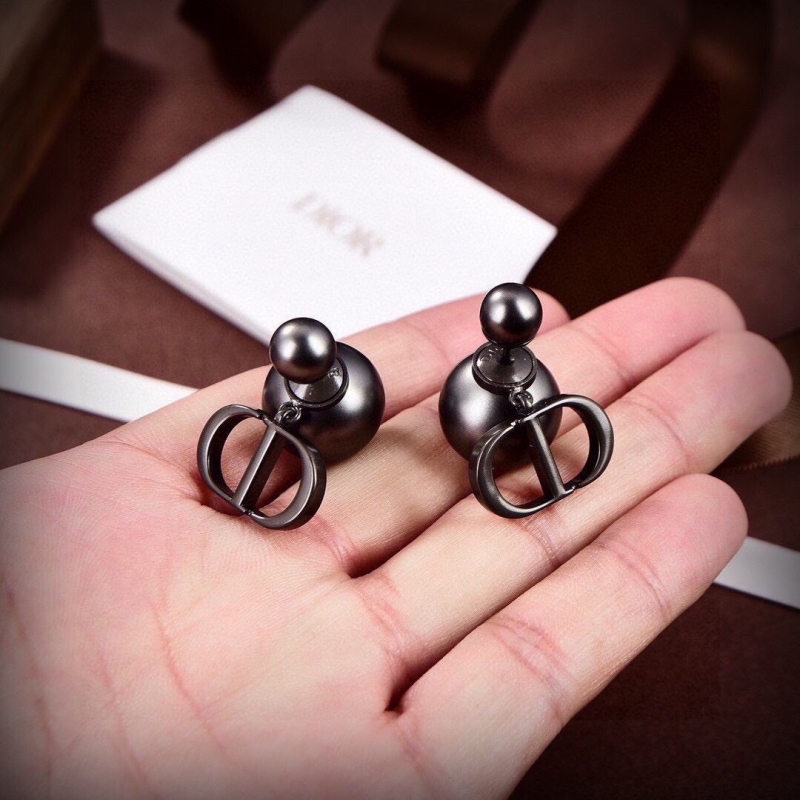 chr1st1an D10r earrings